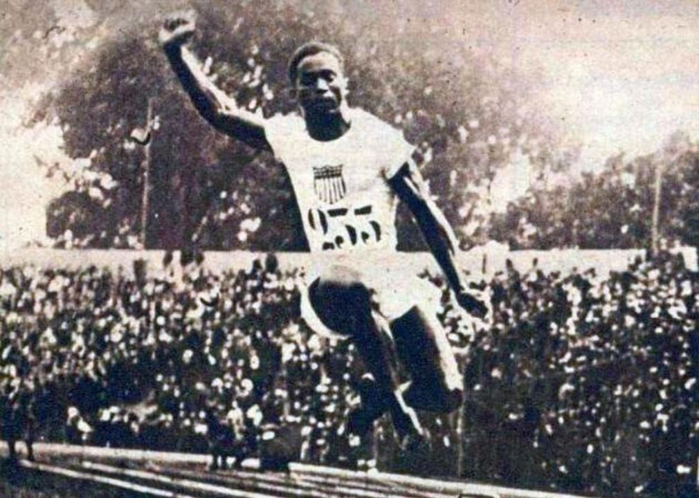 1924: DeHart Hubbard makes Olympic history